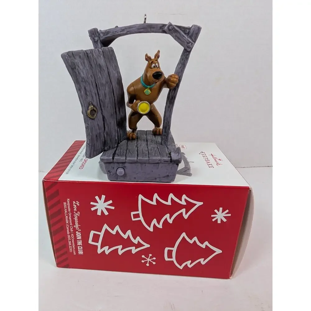 Hallmark 2014 SCOOBY DOO - Scooby Gets Spooked.Magic Ornament.Lights/Sound. MIB